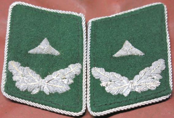 German Luftwaffe Technician Officer Green Kragenspiegel Collar Patches Pair. (4)