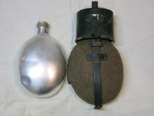 German Wehrmacht Feldflasche M31 Canteen DMN41 Total Matching New Condition.