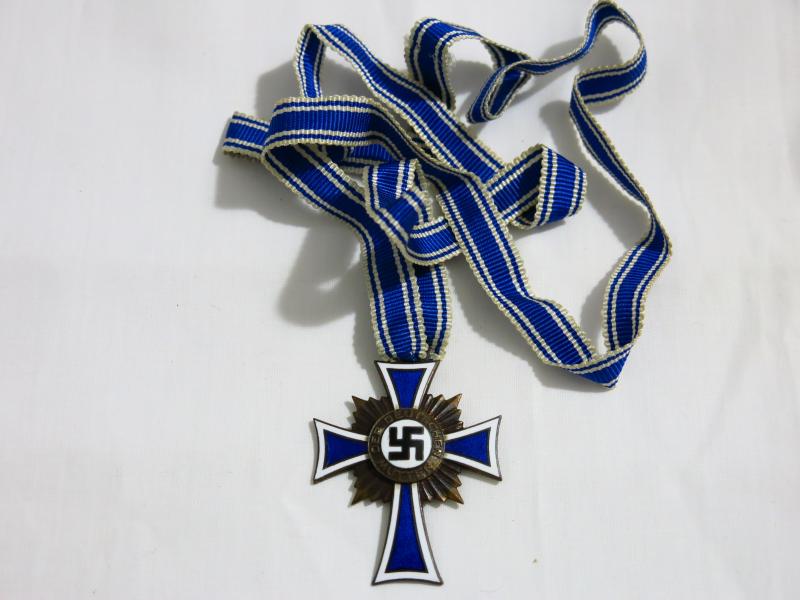 German Ehrenkreuz Der Deutschen Mutter Mothers Cross In Bronze.