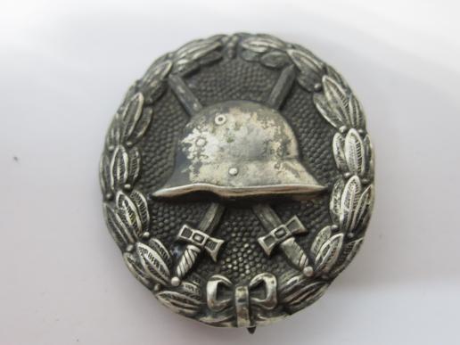 German 1918 Wounded Badge Silver. (3)