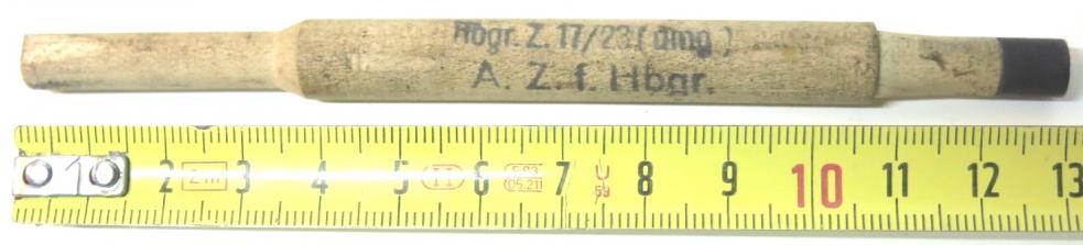 German Wehrmacht Stössel Wood Stick For Fuzes Kz. C/27 Hbgr. Z. 17/23. (dmg) A. Z. f. Hbgr. 10 cm.