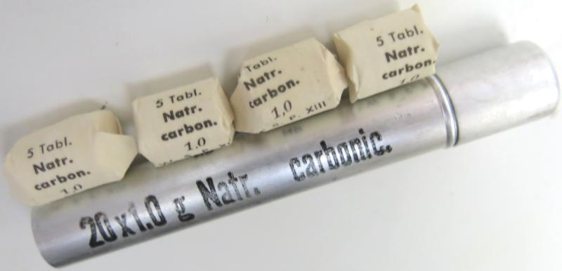 German Wehrmacht Sanitär Aluminium Tablettenröhrchen Medical Pills Tube Natrium carbonic. 1,0 g, Full.