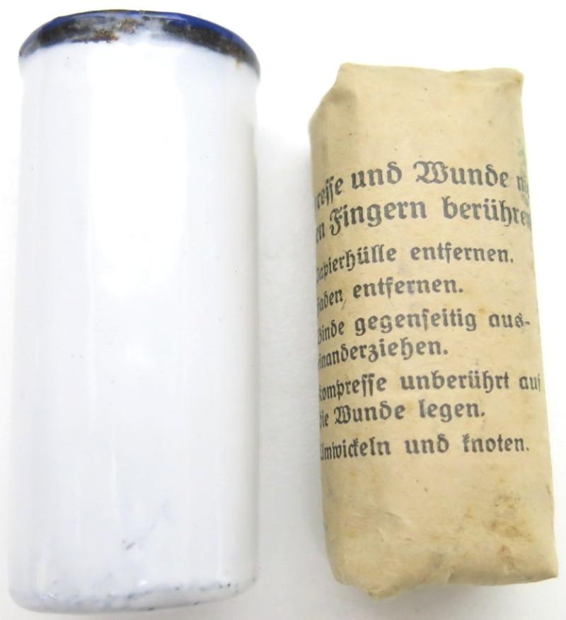 German Luftschutz Gastasche Small Enamel Cup 25 ccm With Mullbinde Set.