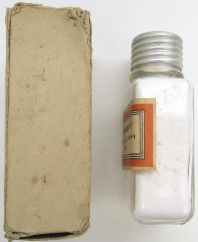 German Luftschutz Medical Natrium Bicarbonat Pulver 50 g Bottle In Box W. Söhngen & Co., Wiesbaden 1940.