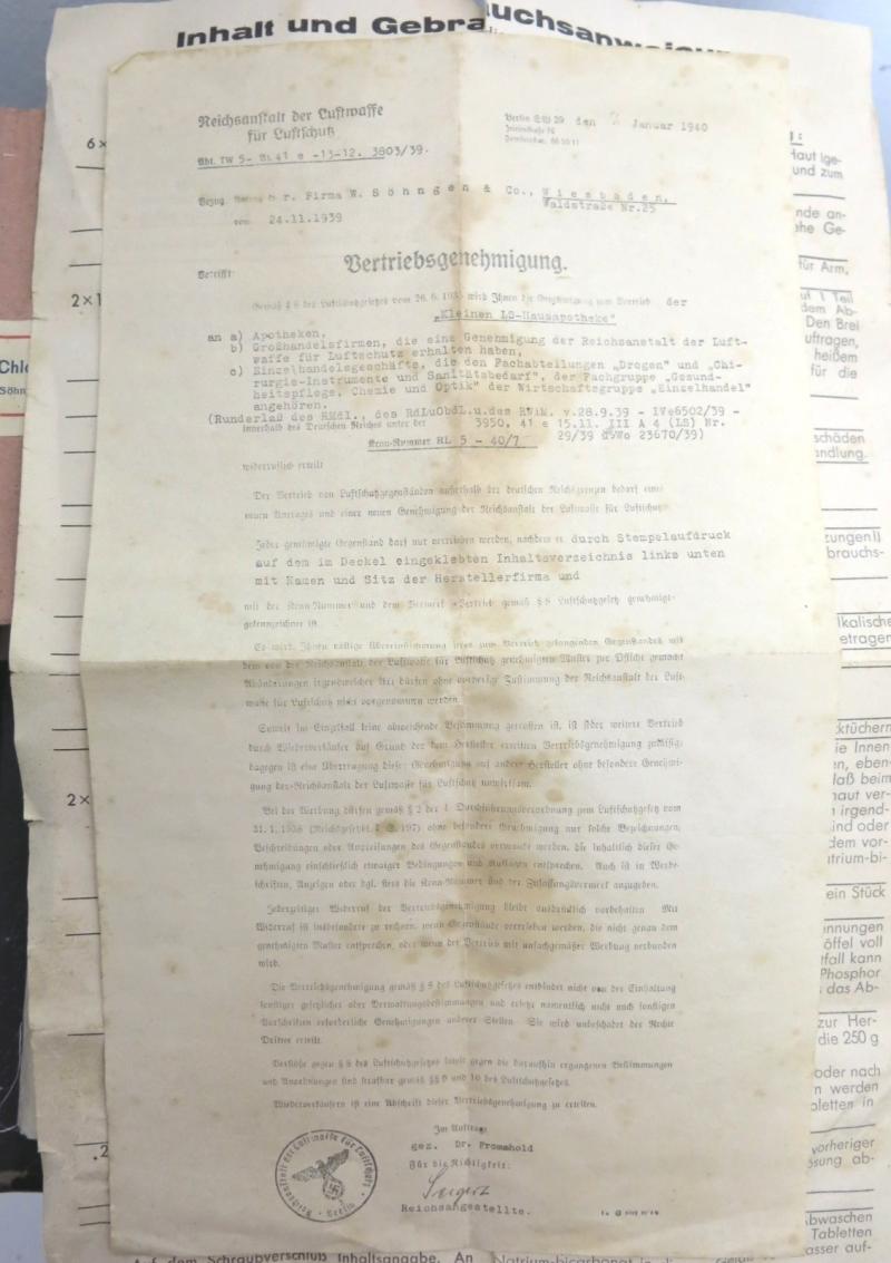 German Luftschutz Kleine Hausapotheke With Half Of The Original Contents, Nice