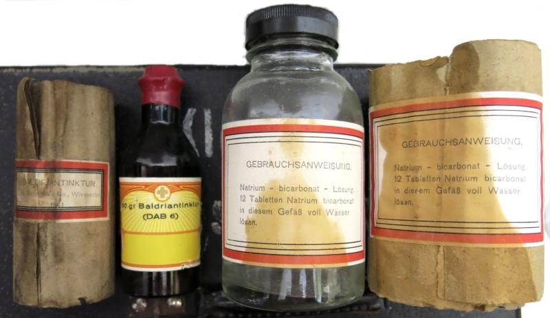 German Luftschutz Kleine Hausapotheke With Half Of The Original Contents, Nice