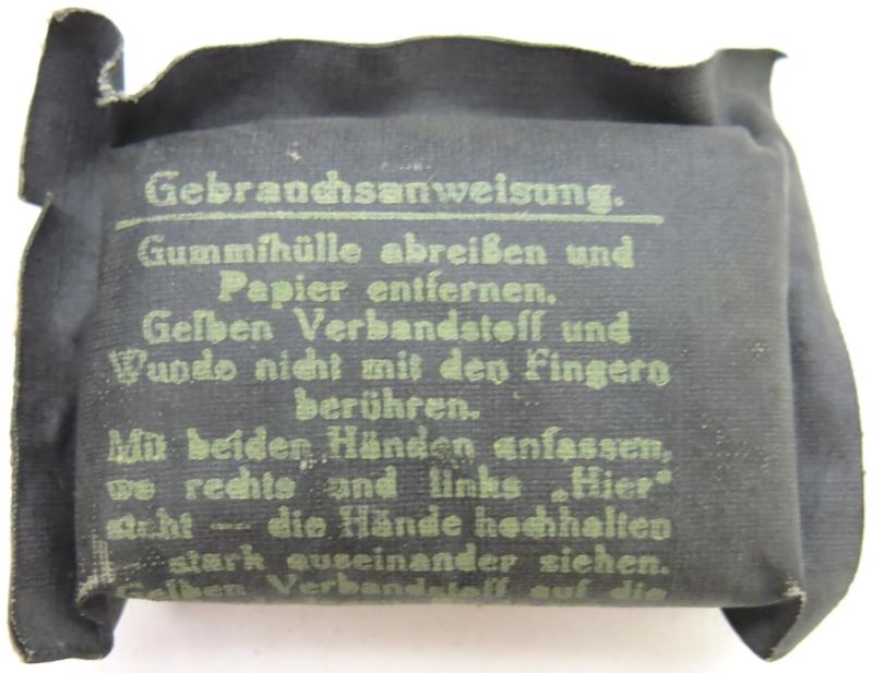 German Wehrmacht Medical Verbandstoff Medium Size Field Dressing Rubber Wrapping, Undated, Mint.
