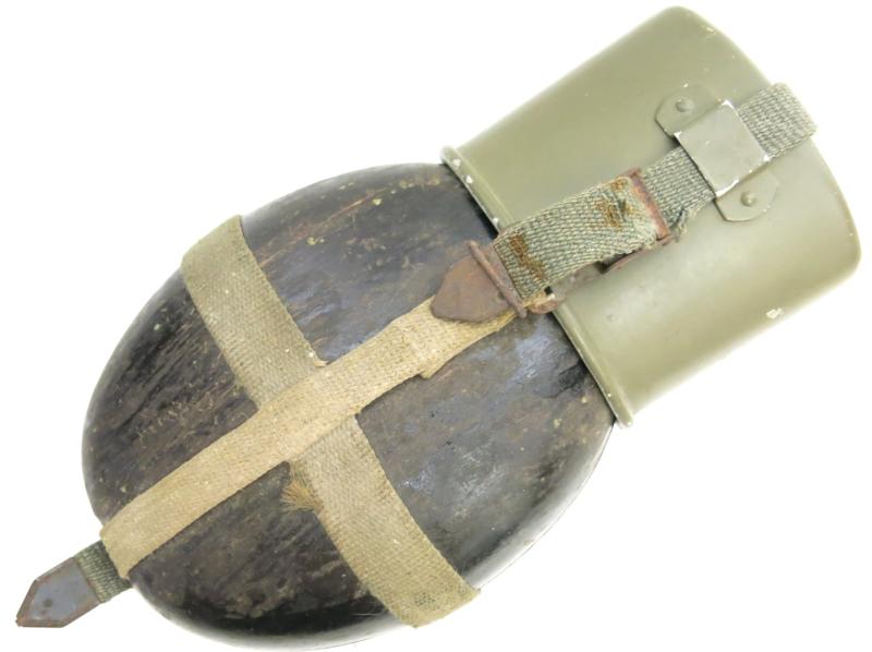 German Wehrmacht Coconut Canteen Matching H. R. E. 43/44 With Tri Colour Straps And Aluminium Cup.