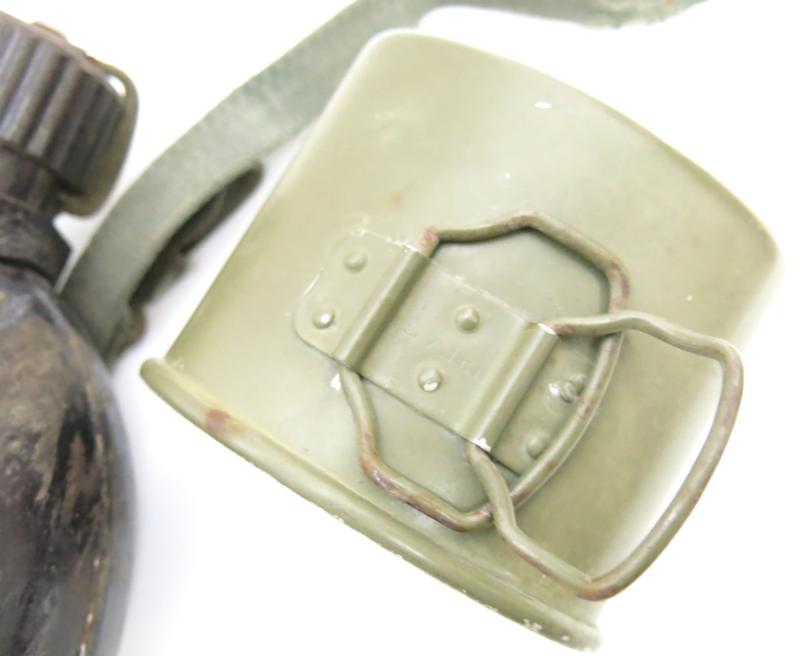 German Wehrmacht Coconut Canteen Matching H. R. E. 43/44 With Tri Colour Straps And Aluminium Cup.
