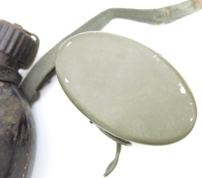 German Wehrmacht Coconut Canteen Matching H. R. E. 43/44 With Tri Colour Straps And Aluminium Cup.