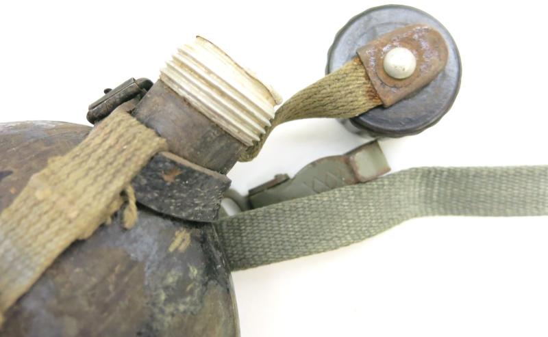 German Wehrmacht Coconut Canteen Matching H. R. E. 43/44 With Tri Colour Straps And Aluminium Cup.