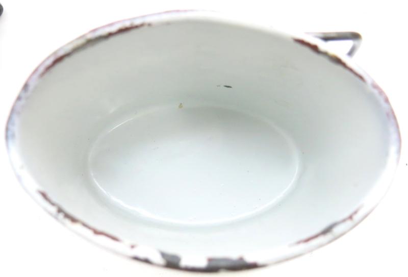 German Wehrmacht Coconut Canteen Matching H. R. E. 43/44 With Steel Cup In White.