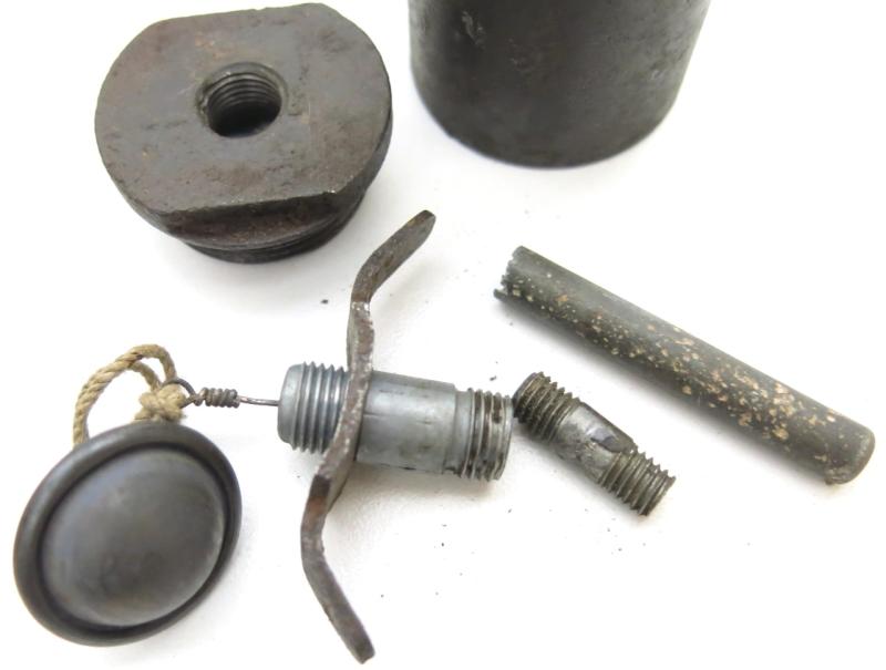 German Wehrmacht Splitterbombe SD 0,5 kg Cluster Bomb/Last Ditch Hangrenade With Unmarked BZE39 Fuze, Edged Bottom Variation, Inert.