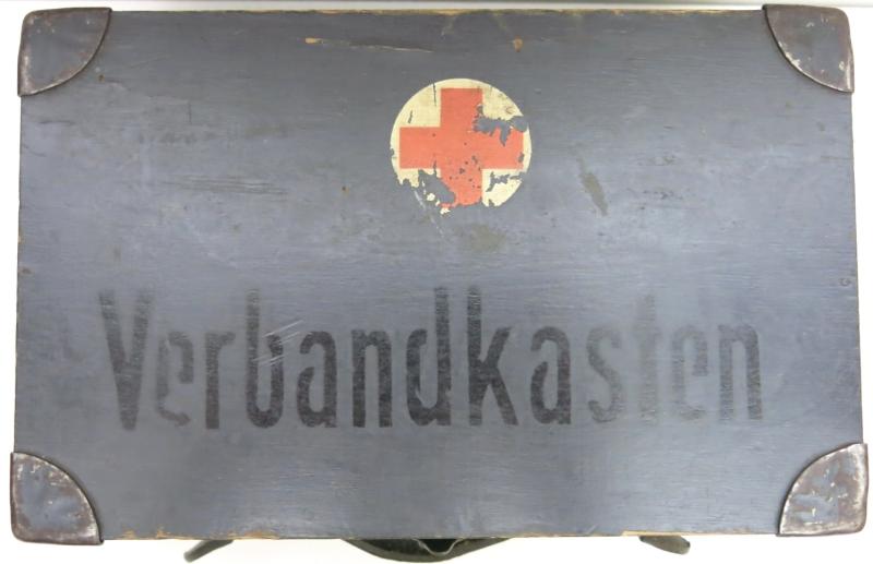 German Polizei-Sanitätslager, Berlin NW. 40 Wood Verbandkasten 90% Complete.